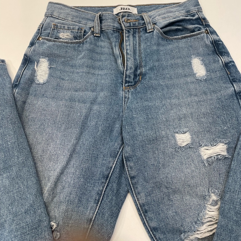 JBD ripped distressed blue jeans size 24